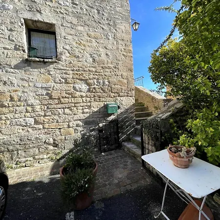 Holiday home La Maison Des Remparts Saint-Martin-de-Londres